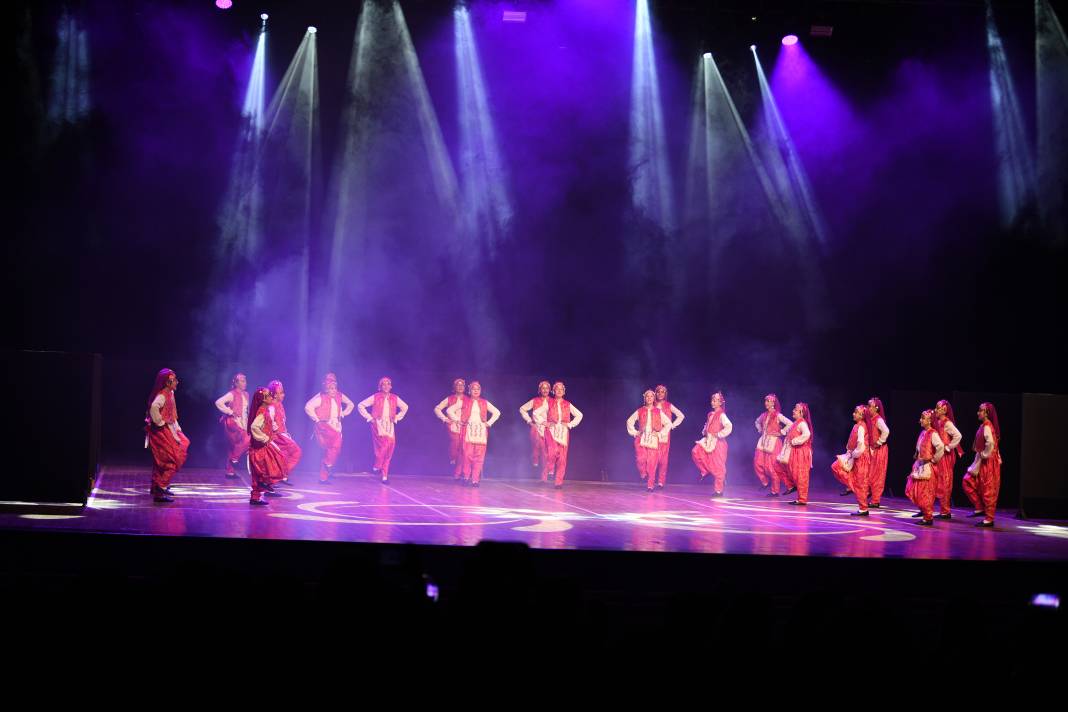 Finalde sahne şenlendi! Konya’da Halk Oyunları Ligi gönüllere işlendi 2